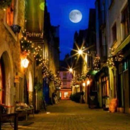 ゴールウェイLatin Quarter Luxuryアパートメント エクステリア 写真
