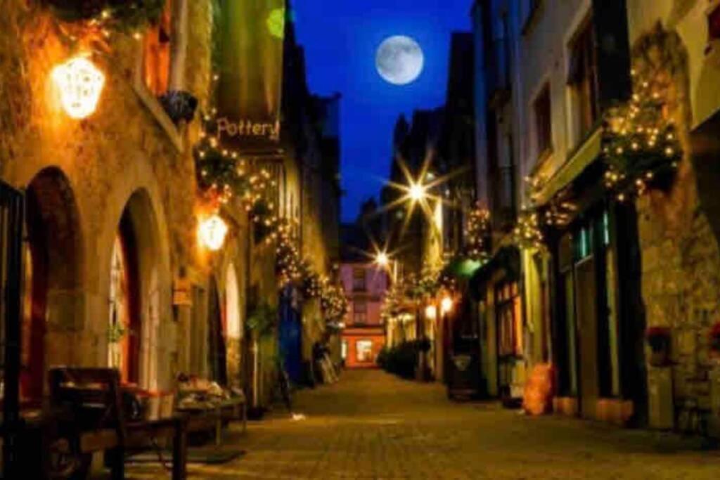 ゴールウェイLatin Quarter Luxuryアパートメント エクステリア 写真